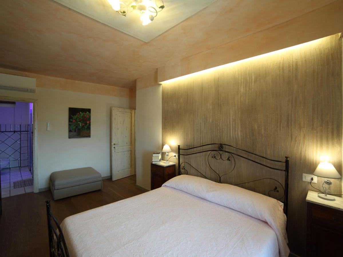 B&B La Fontana Borbone เลาริอาอินเฟริออเร ภายนอก รูปภาพ