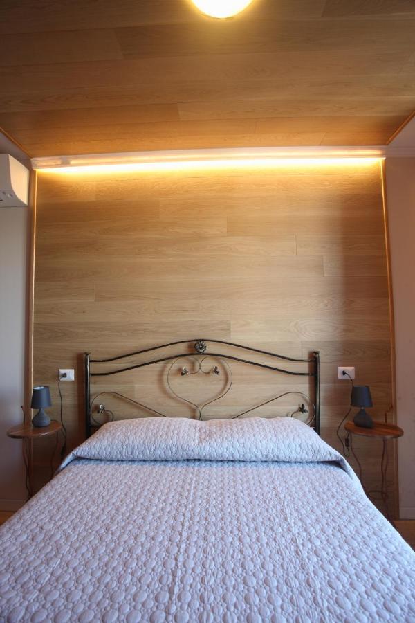 B&B La Fontana Borbone เลาริอาอินเฟริออเร ภายนอก รูปภาพ